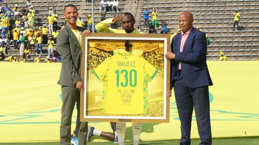 Peter Shalulile is celebratd for breaking the PSL all time scorers record. Photo Mamelodi Sundowns
