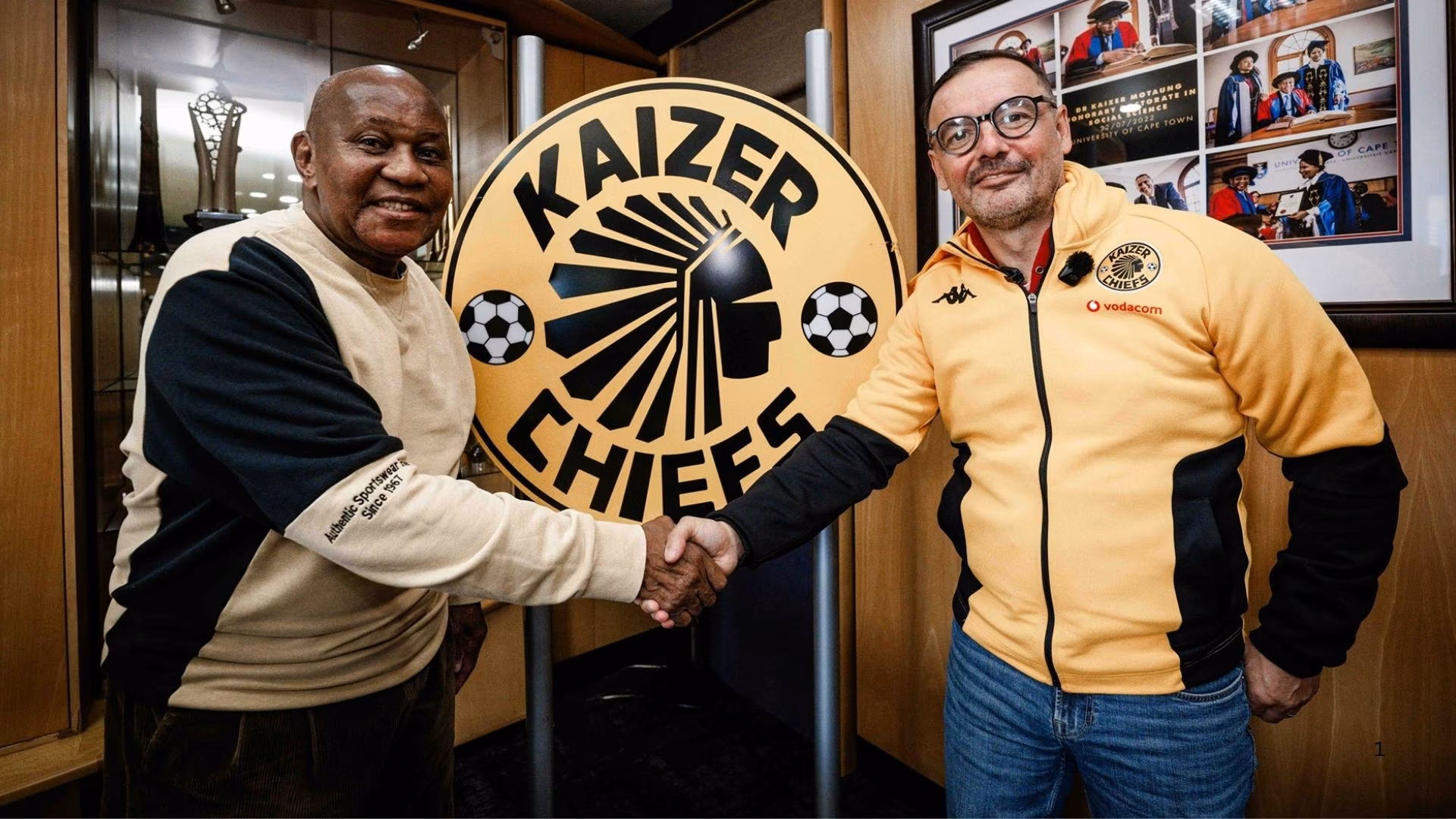 Da Cruz makes his stance clear to Kaizer Chiefs players as he is officially unveiled