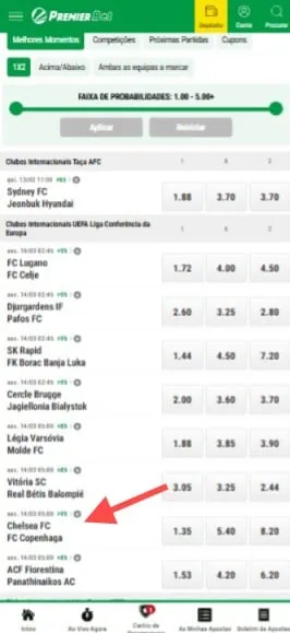 Ecrã da Premier Bet com lista de jogos e odds; seta destaca Real Betis vs FC Copenhaga
