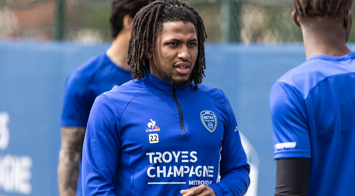 Alg&eacute;rie : Larouci appel&eacute; avec l&rsquo;&eacute;quipe de France Espoirs&nbsp;!