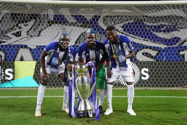Porto : Mbemba d&eacute;die son sacre &agrave; la RDC, Loum Ndiaye encense le groupe