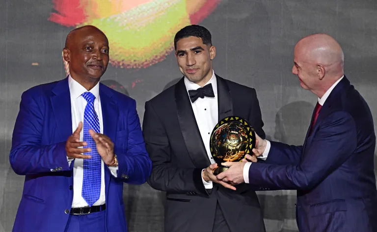 Ballon d&rsquo;Or Africain 2025 : l&rsquo;Alg&eacute;rie n&rsquo;a pas vot&eacute; Hakimi, Mayele premier, Pape Thiaw chauvin&hellip; Les votes les plus insolites