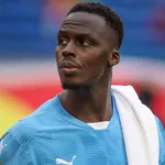 D&eacute;cha&icirc;n&eacute; avec Manchester United, Bryan Mbeumo sur les traces de&hellip; Robin Van Persie !