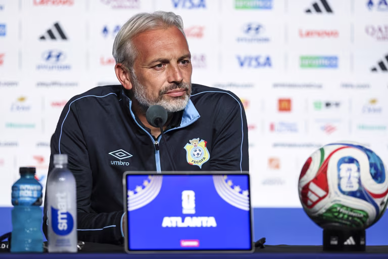 RDC : S&eacute;bastien Desabre a-t-il vraiment appris le d&eacute;c&egrave;s de son p&egrave;re en conf&eacute;rence de presse d&rsquo;apr&egrave;s-match de l&rsquo;Angleterre ?