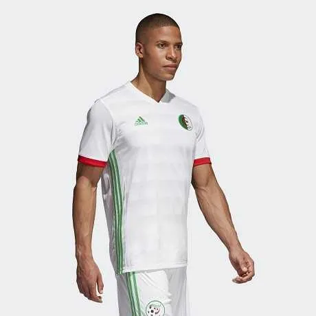 Alg&eacute;rie : le maillot 2018 des Fennecs d&eacute;voil&eacute; !