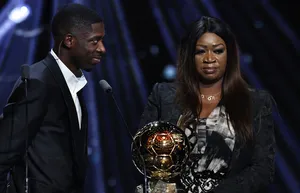 La mère d’Ousmane Dembélé annonce le Ballon d’Or en Afrique !