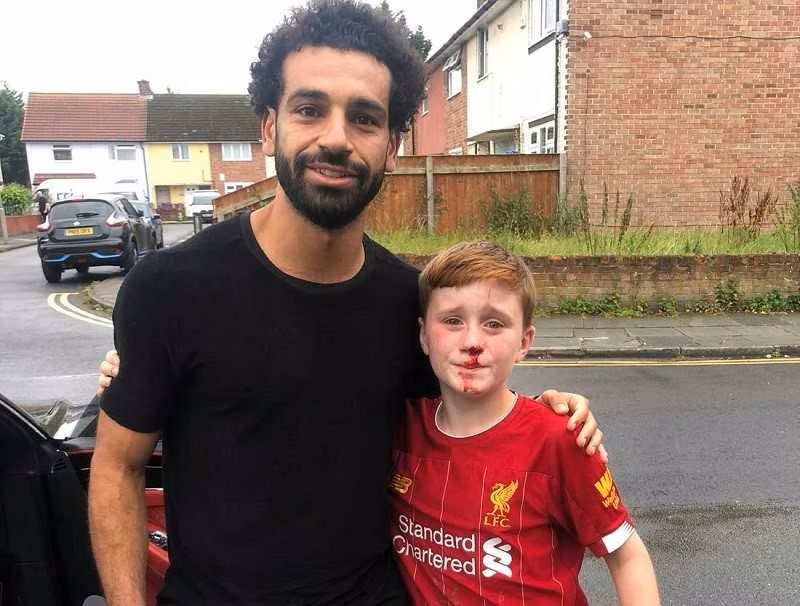 Liverpool&nbsp;: un jeune fan se blesse, Salah accourt&nbsp;!
