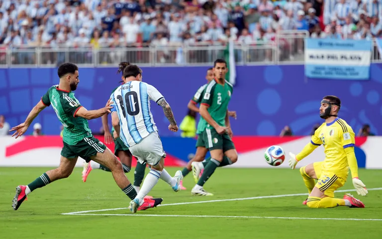 Argentine 3-0 Alg&eacute;rie : un non-match et un Messi en feu transforment en cauchemar les retrouvailles des Fennecs avec la Coupe du monde