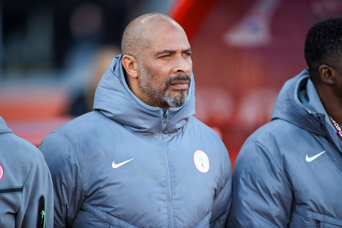 Nigeria : finies les rumeurs pour &Eacute;ric Chelle ! Salaire doubl&eacute;, deuxi&egrave;me poste, et prolongation avec les Super Eagles