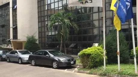 Nigeria : La F&eacute;d&eacute; surveill&eacute;e par la police&hellip; et la FIFA !