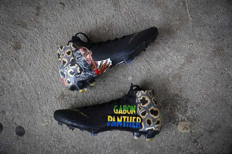 Les chaussures spéciales “Gabon Panther” d’Aubameyang !