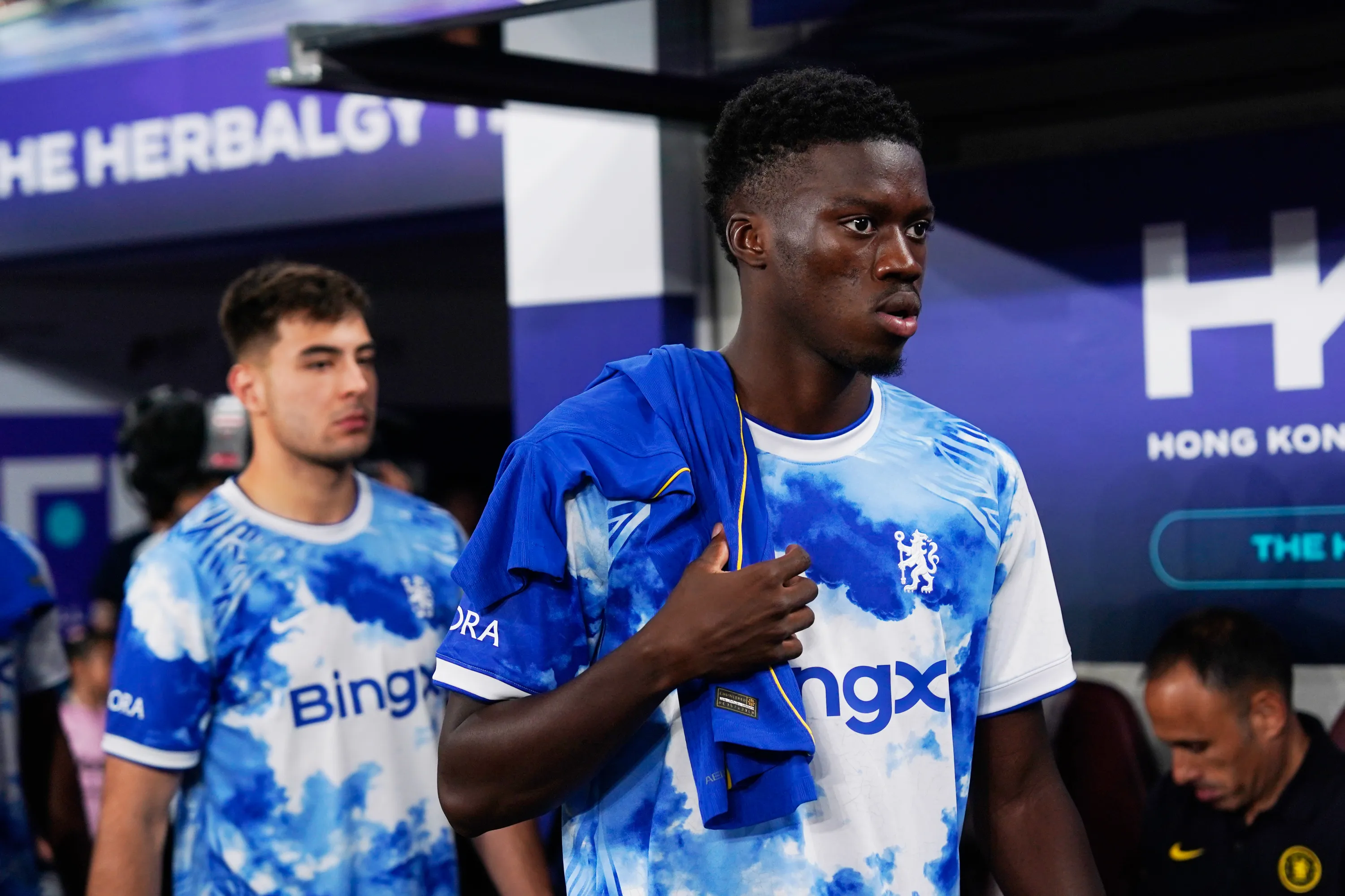 Chelsea : de capitaine en Ligue 1 &agrave; ind&eacute;sirable&hellip; Mamadou Sarr victime des d&eacute;rives de BlueCo ?