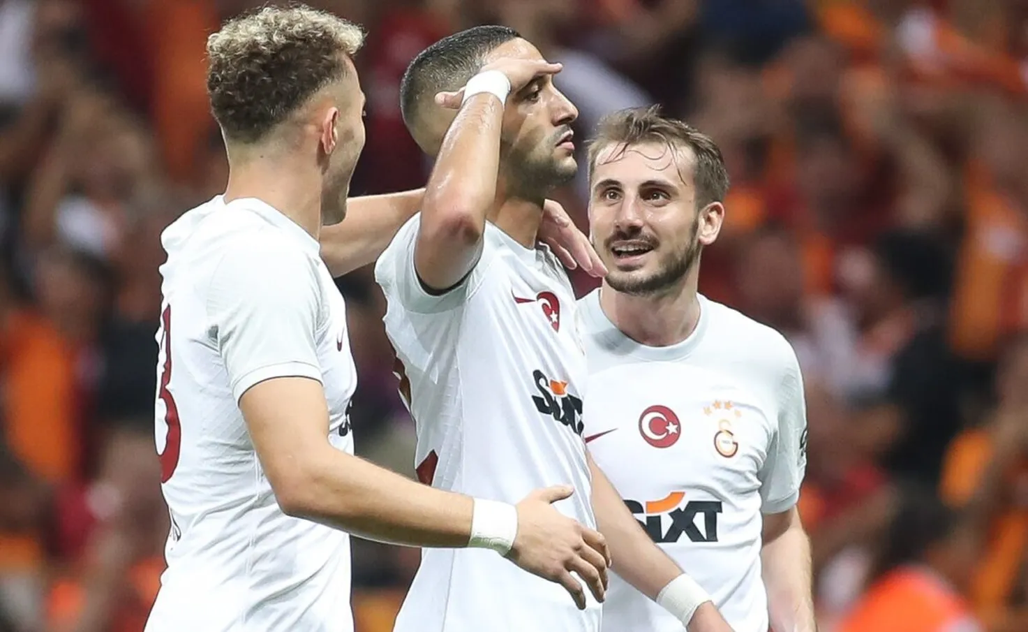 Galatasaray : Ziyech met d&eacute;j&agrave; le feu