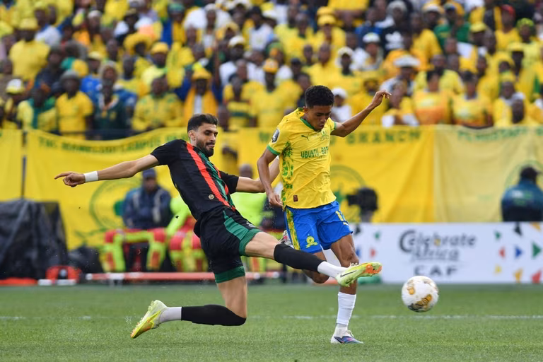 Ligue des champions CAF : Mamelodi Sundowns emp&ecirc;ch&eacute; d&rsquo;atterrir au Maroc ? Pol&eacute;mique avant la finale retour