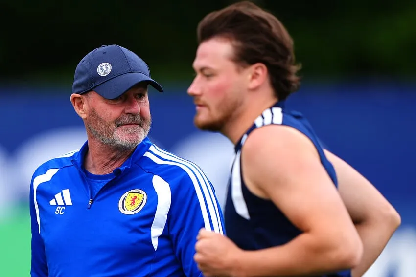 Steve Clarke , &Eacute;cosse