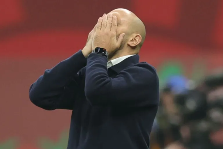 Maroc : Regragui chahut&eacute;, sa d&eacute;mission r&eacute;clam&eacute;e en conf&eacute;rence de presse