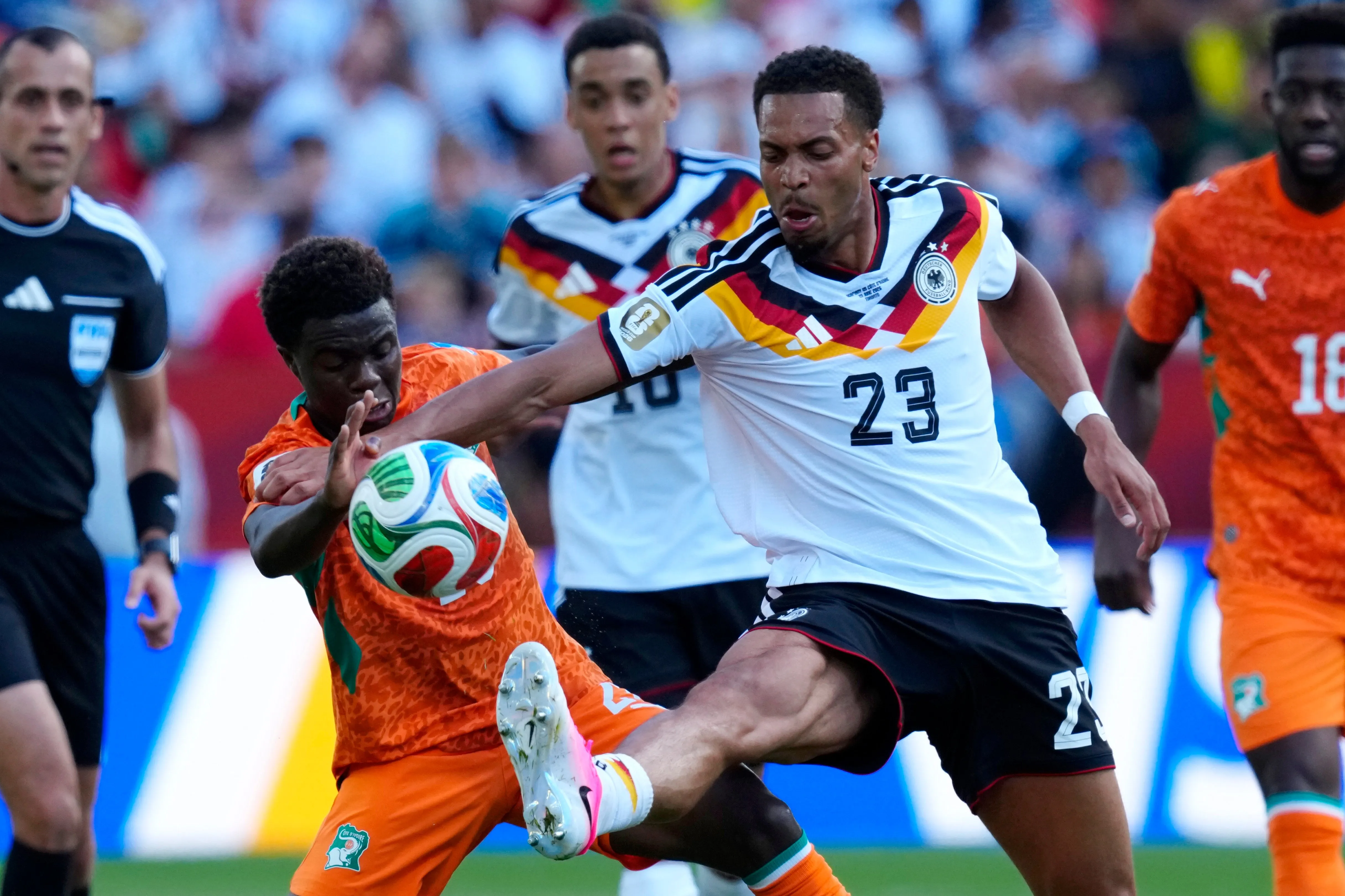 Christ Inao Oulai et Felix Nmecha au duel pendant le match Allemagne-C&ocirc;te d'Ivoire.