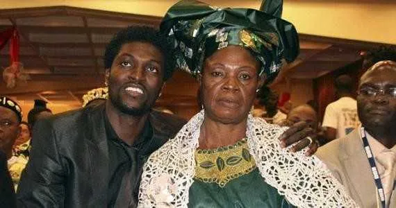 Adebayor d&eacute;balle son linge sale