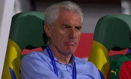 Cameroun : Broos d&eacute;balle tout et menace !