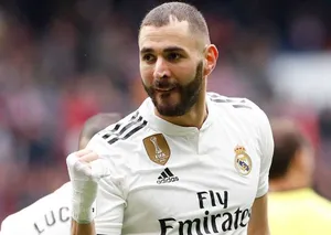 Benzema qualifie le Real et fonce vers le Ballon d’Or