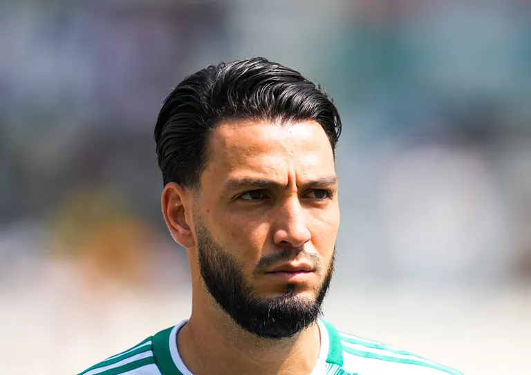 Algérie : Bensebaini forfait, les supporters réclament son remplaçant