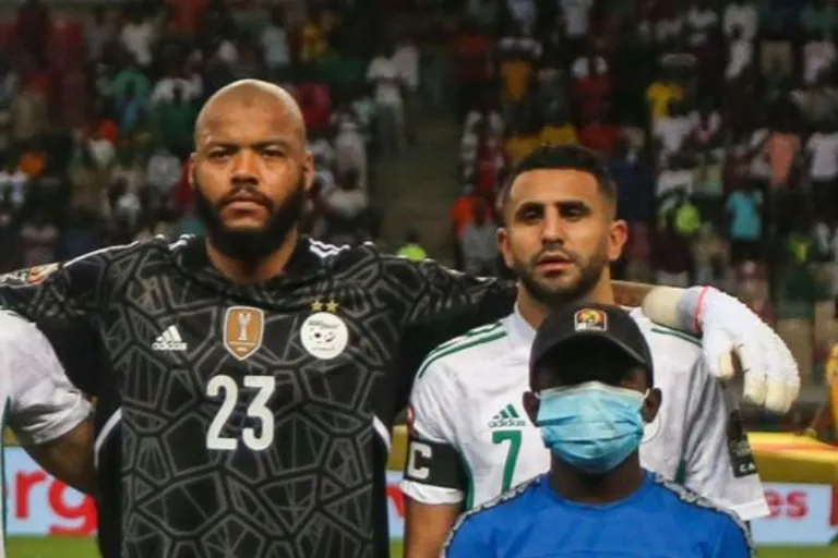 Le r&ocirc;le de Ra&iuml;s M&rsquo;Bolhi dans le transfert de Riyad Mahrez