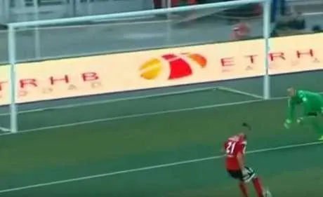 Seul face au but vide, l&rsquo;immanquable rat&eacute; d&rsquo;Aoudia