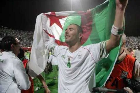 Alg&eacute;rie&nbsp;: Anthar Yahia tire sa r&eacute;v&eacute;rence