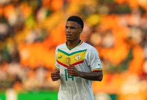 Sénégal : Ismail Jakobs remplacé par un nouveau de 18 ans (officiel)