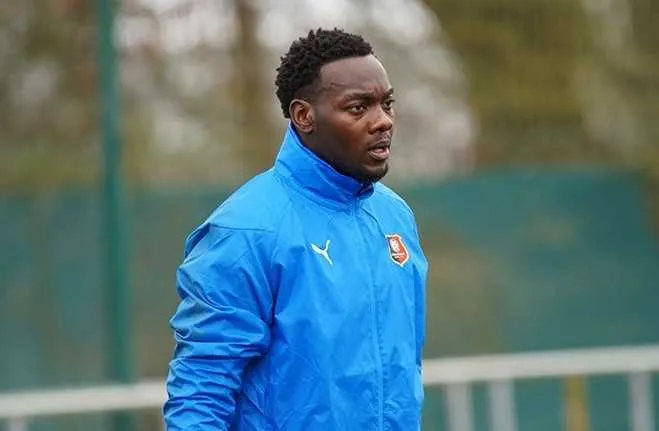 Mercato&nbsp;: Riffi Mandanda d&eacute;barque &agrave; Rennes (officiel)