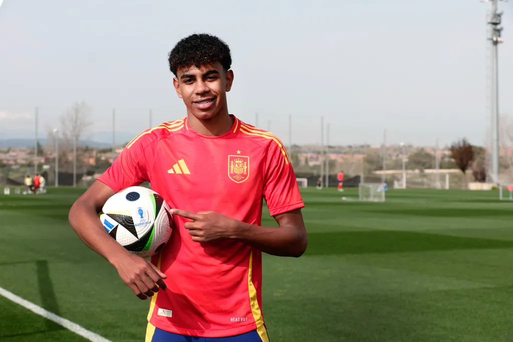 Lamine Yamal, Espagne