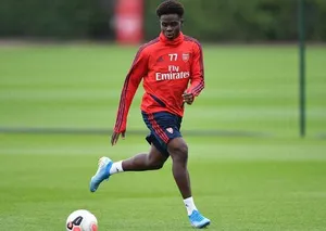 Arsenal : Bukayo Saka laisse de l’espoir au Nigeria