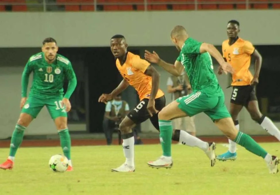 CAN 2021&nbsp;: l&rsquo;Alg&eacute;rie l&eacute;s&eacute;e et encore rattrap&eacute;e, le Zimbabwe qualifi&eacute;