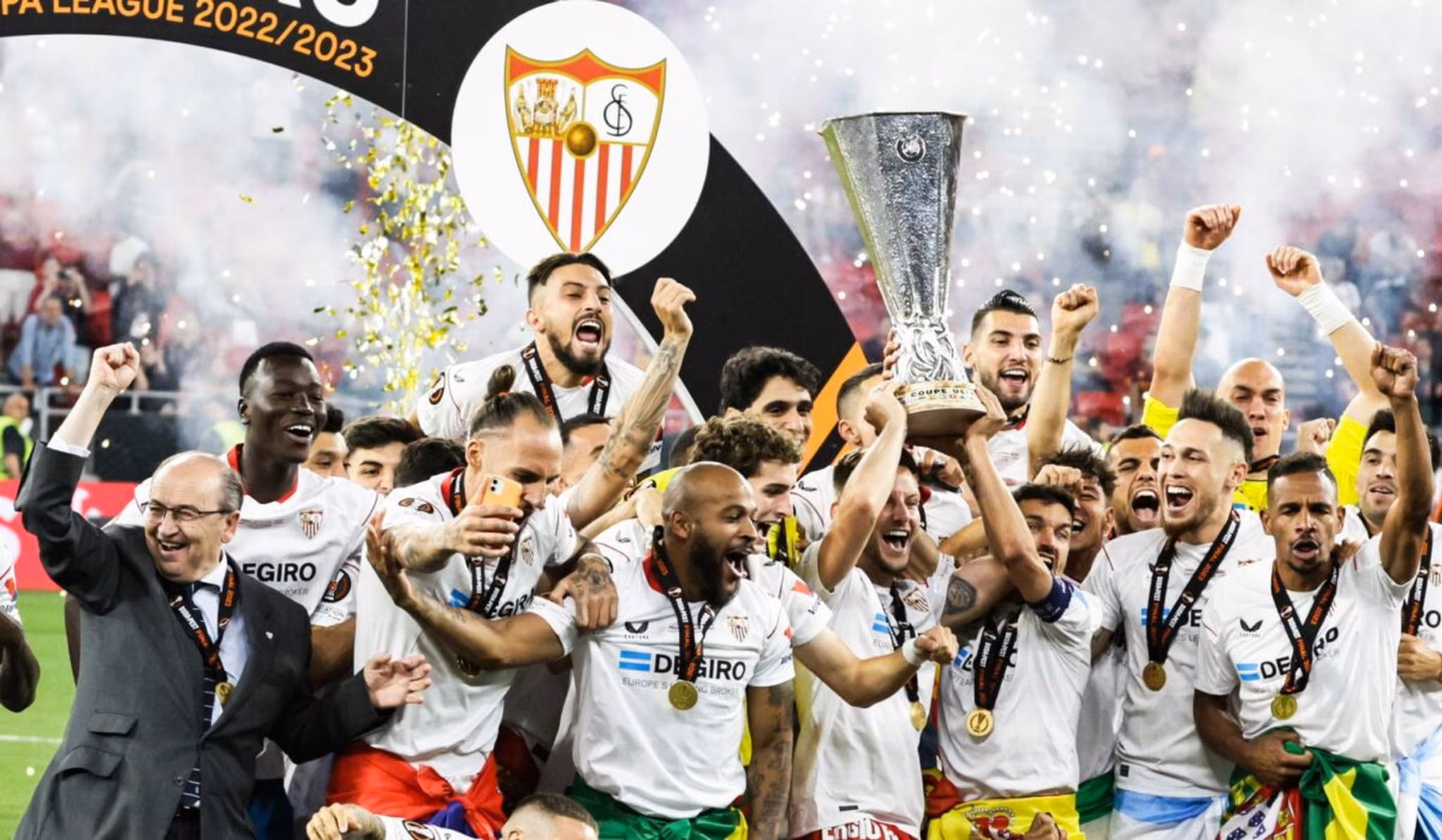 Ligue Europa : Pape Gueye c&eacute;l&egrave;bre le titre&hellip; sans faire partie des vainqueurs !