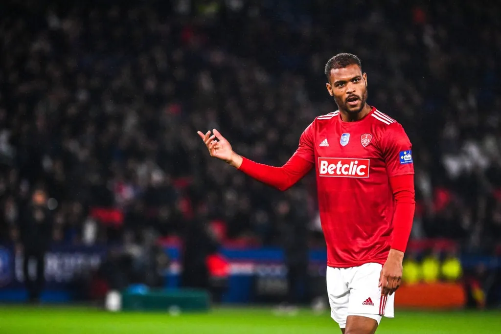 Steve Mouni&eacute;, Brest