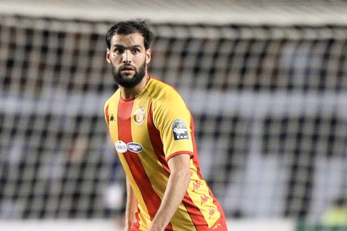 Double high kick sur un adversaire &ndash; Mohamed Amine Touga&iuml; s&egrave;me le chaos dans le derby de Tunis