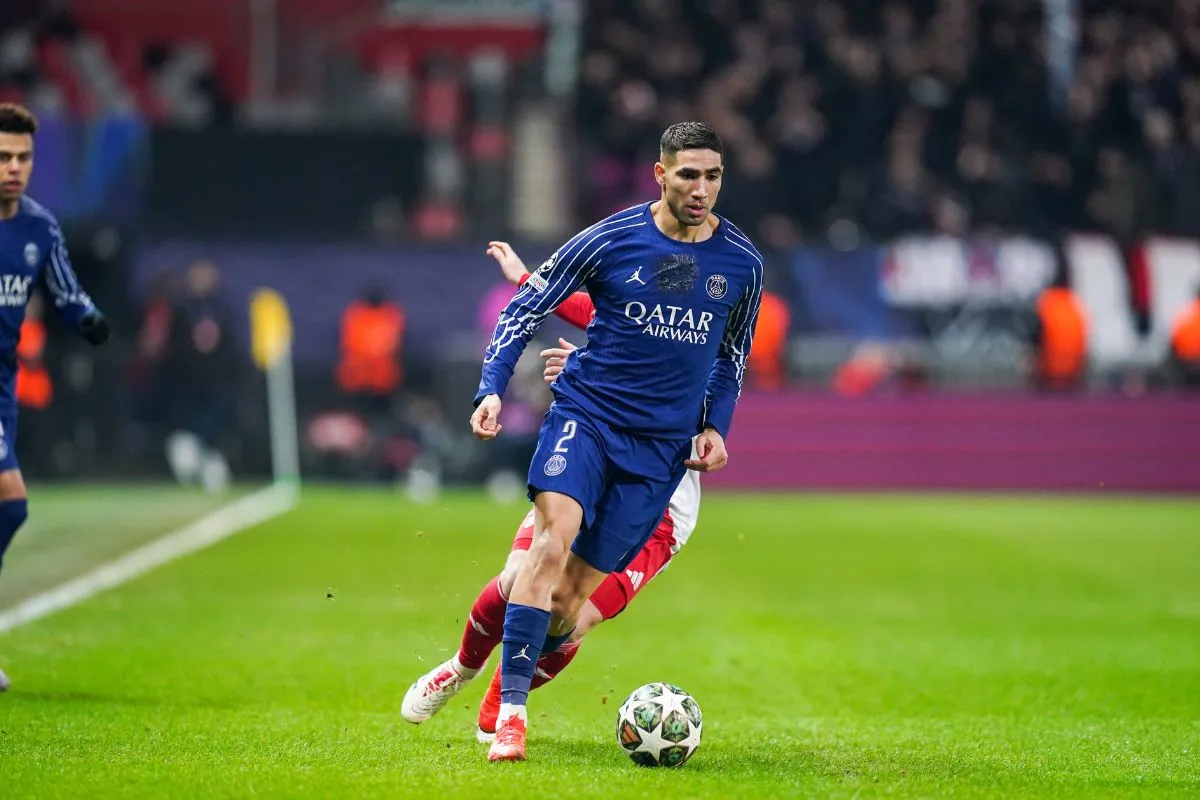 Hakimi d&eacute;tr&ocirc;ne Mahrez