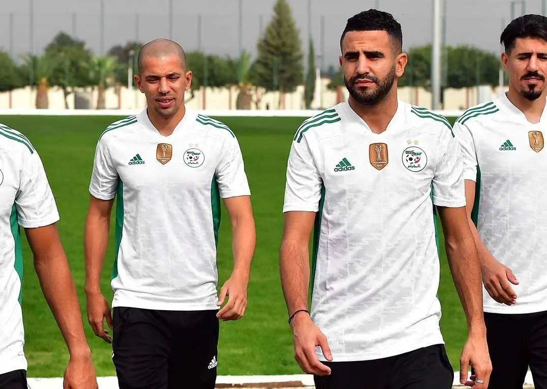 Alg&eacute;rie&nbsp;: avec le nouveau maillot &eacute;colo face au Zimbabwe&nbsp;!