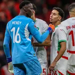 Coupe CAF : le drapeau du Maroc retir&eacute; du maillot d&rsquo;un joueur en Alg&eacute;rie ? Safi s&rsquo;explique