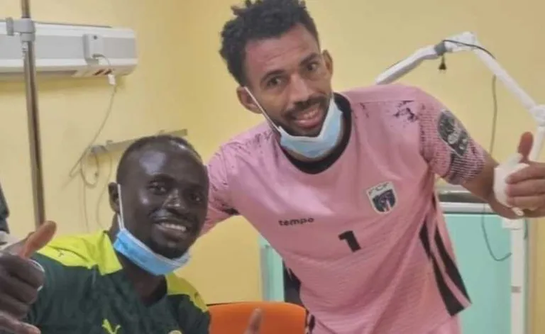 CAN 2021 : Mané et Vozinha posent ensemble à l’hôpital