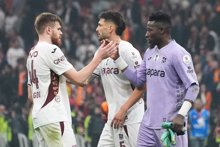 10/10, 3 tirs au but arr&ecirc;t&eacute;s : la masterclass d&rsquo;Andr&eacute; Onana en Coupe de Turquie