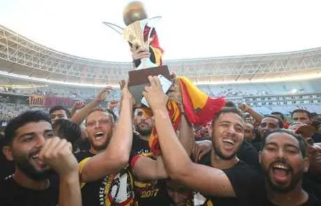 Tunisie : l&rsquo;Esp&eacute;rance Tunis encore sacr&eacute;e championne