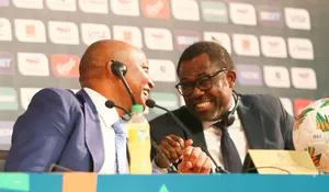 La CAF fait sauter la barrière aux dinosaures ! (officiel)