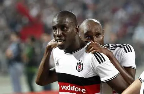 Besiktas : le tir fou de Demba Ba contre Arsenal