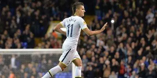 Le coup du foulard de Lamela