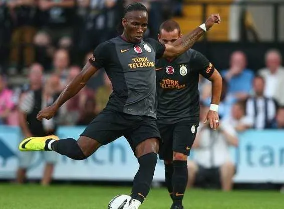 Drogba ouvre  son compteur, Mbokani encha&icirc;ne, Chelsea se d&eacute;cha&icirc;ne