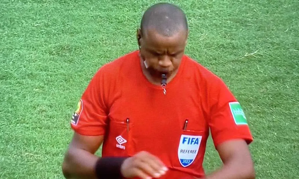 L&rsquo;arbitre Janny Sikazwe prend sa retraite