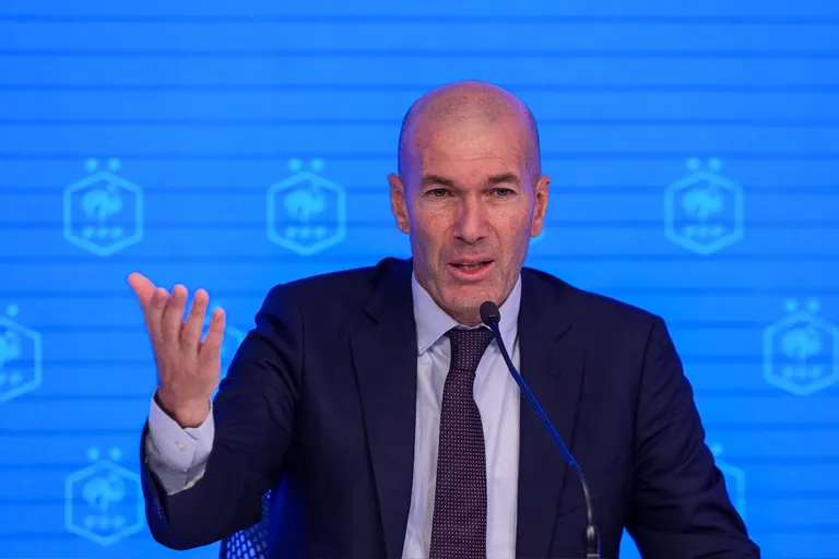 La premi&egrave;re conf&eacute;rence de presse de Zin&eacute;dine Zidane fait pol&eacute;mique en Alg&eacute;rie