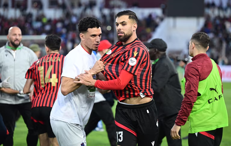Safi &ndash; USM Alger : terrain envahi, la demi-finale de Coupe de la CAF suspendue pendant 80 minutes !