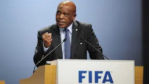 Tokyo Sexwale candidat à la présidence de la FIFA